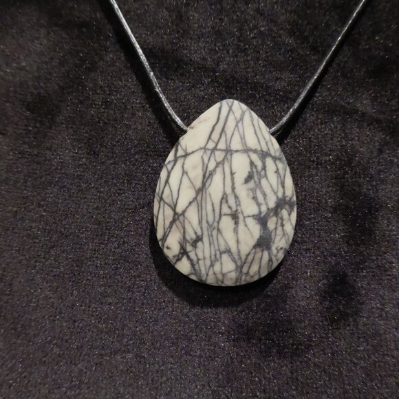 NATURAL BLACK LINE ZEBRA JASPER STONE PENDANT NECKLACE - Picture 8 of 8